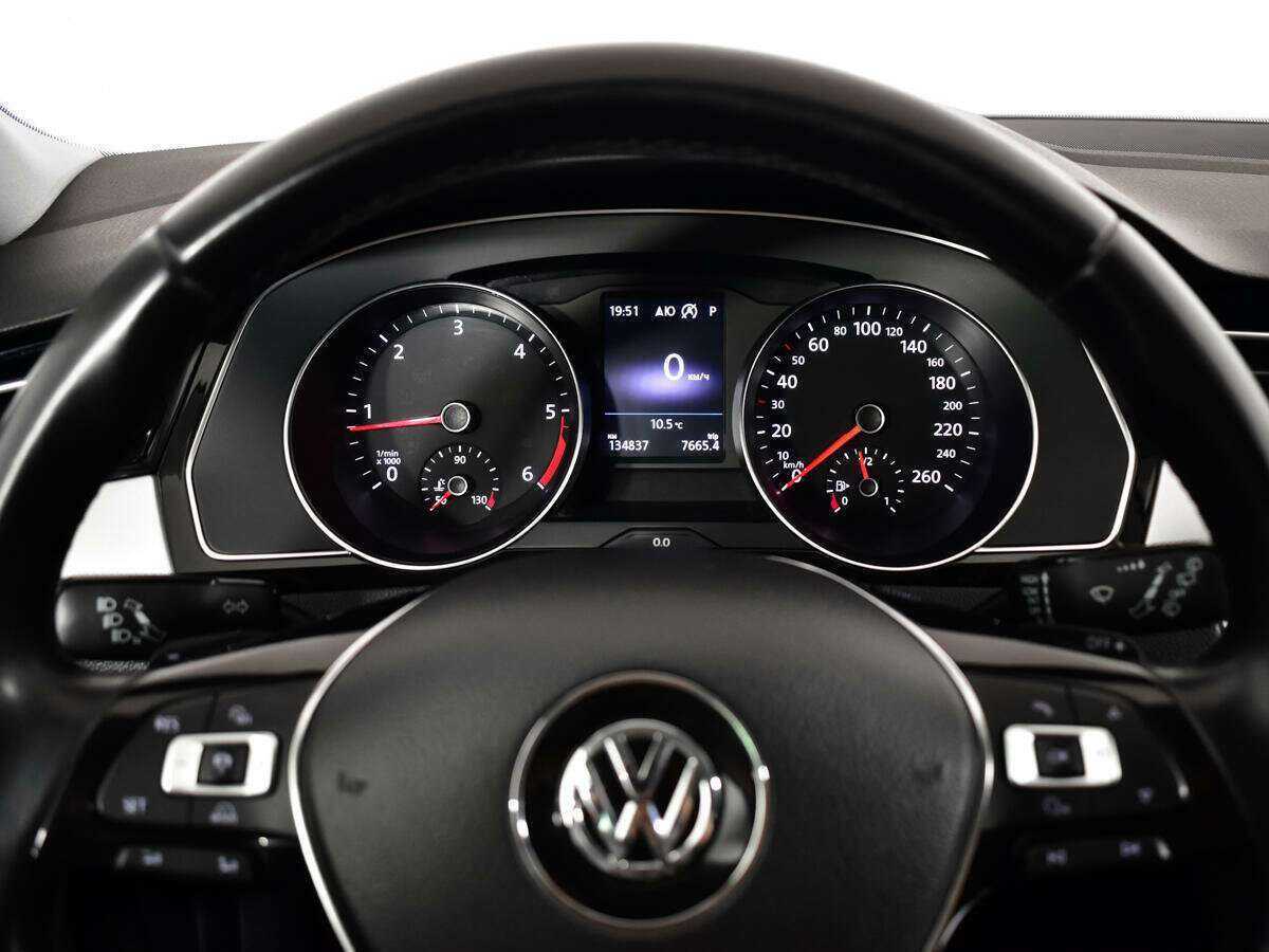 Volkswagen Passat с пробегом — 2018 год. Фото: #10