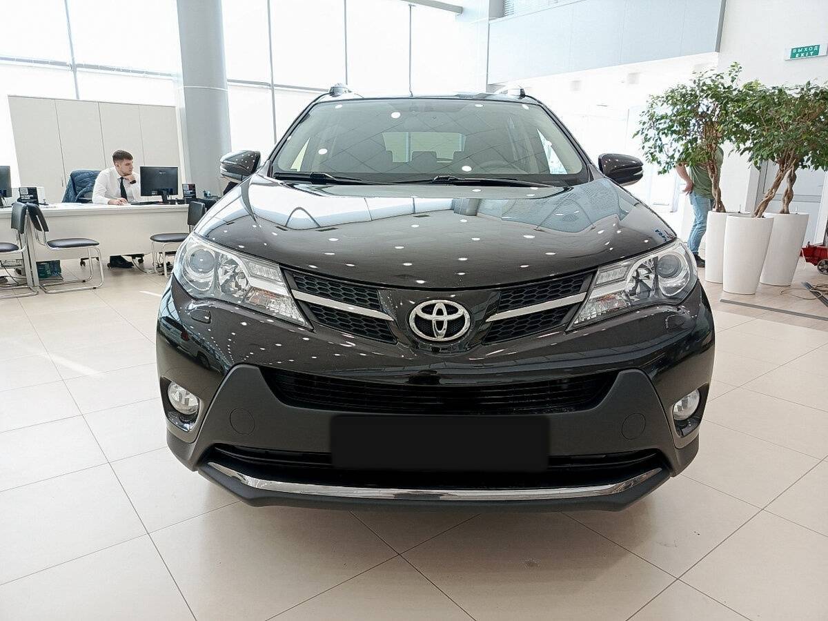 Toyota RAV4 с пробегом — 2015 год. Фото: #1