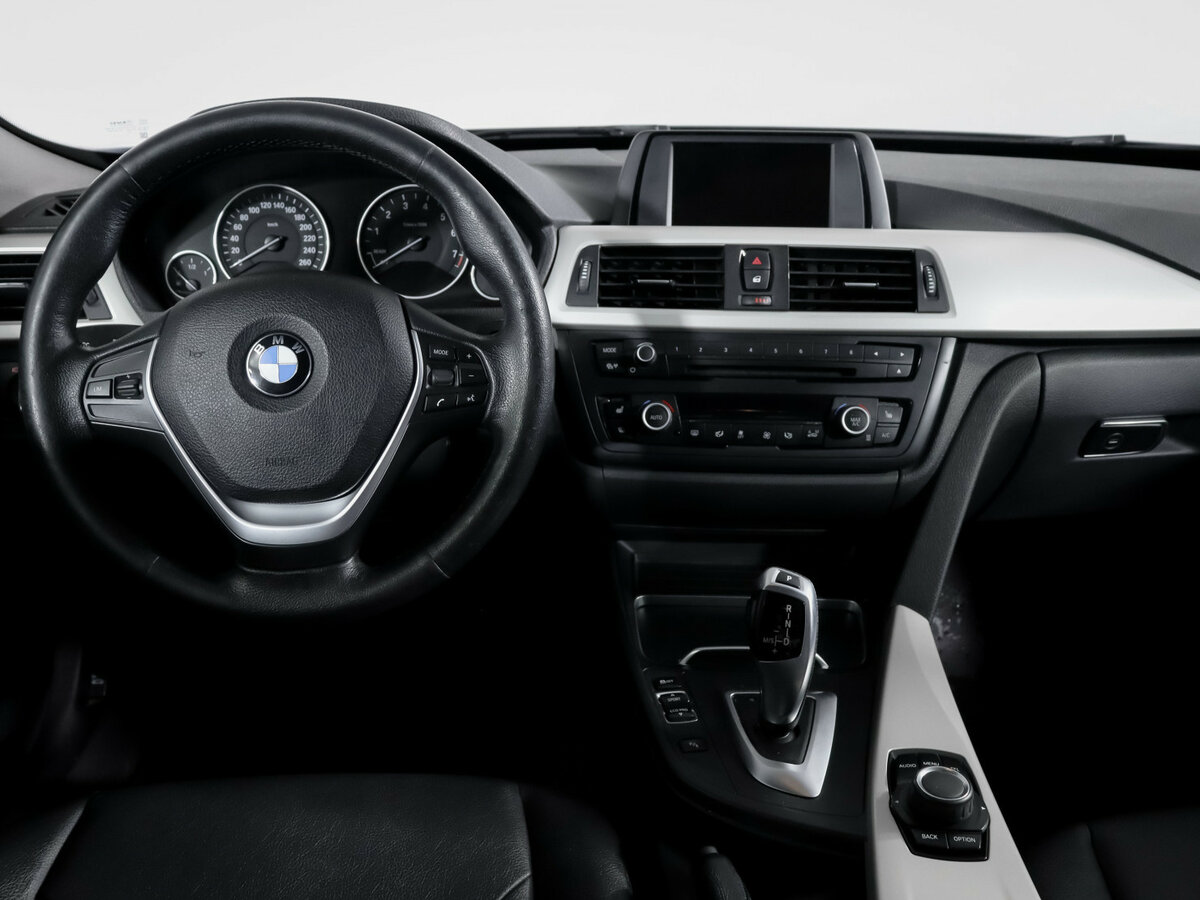 BMW 3 серии с пробегом — 2015 год. Фото: #11