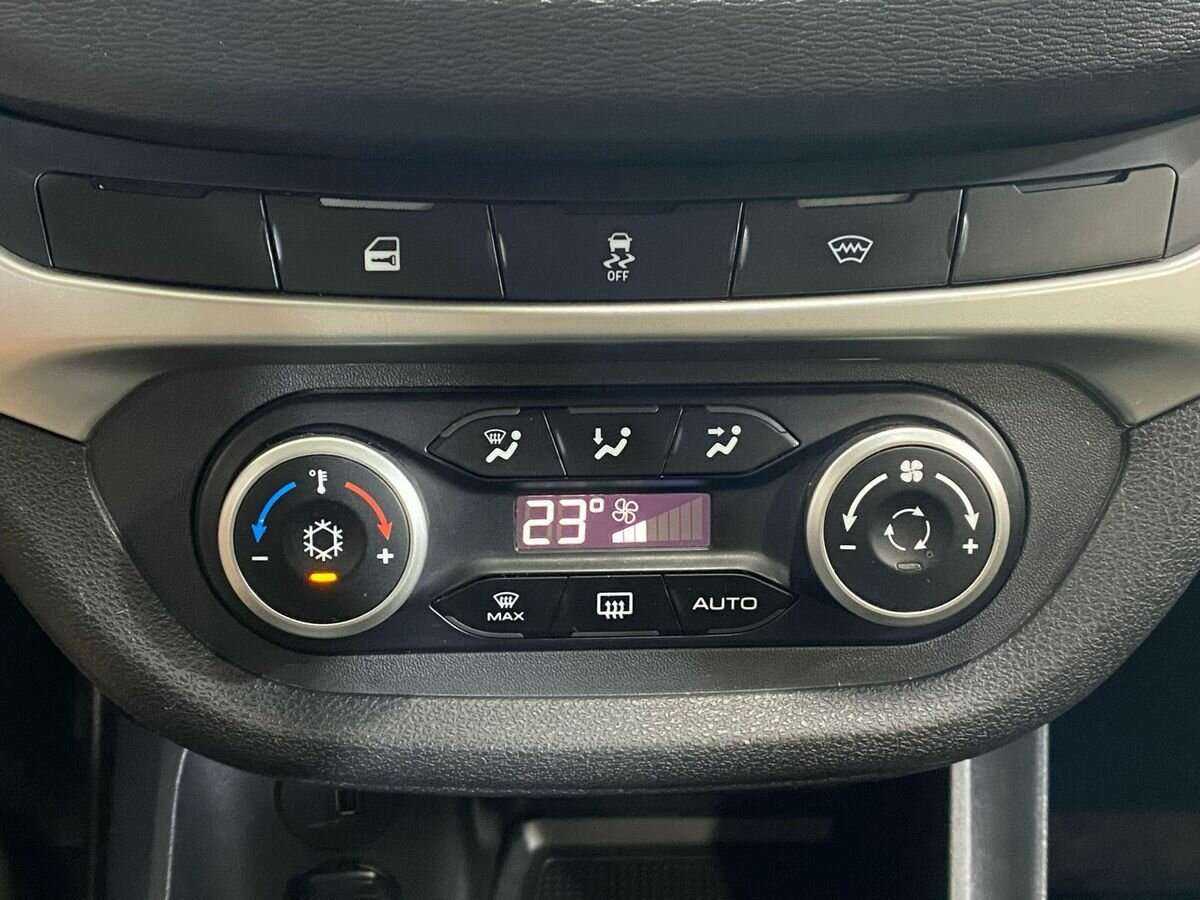 Lada (ВАЗ) Vesta с пробегом — 2021 год. Фото: #13