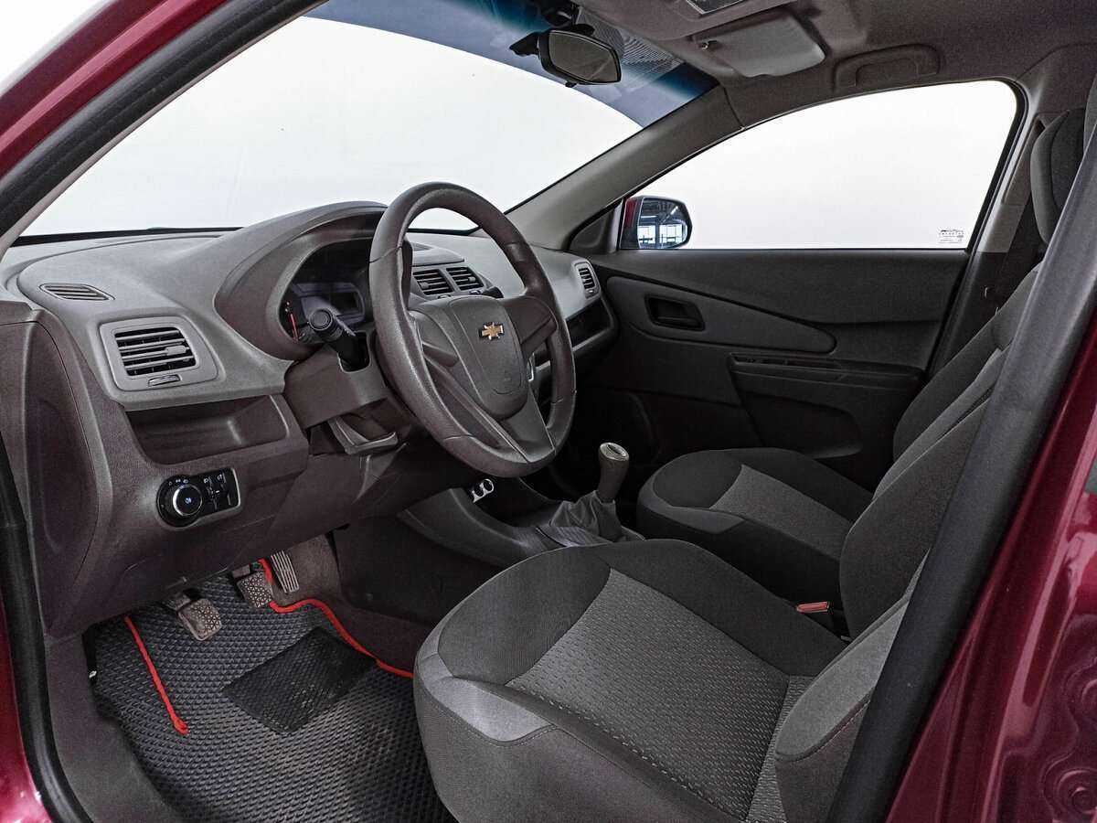 Chevrolet Cobalt с пробегом — 2014 год. Фото: #13