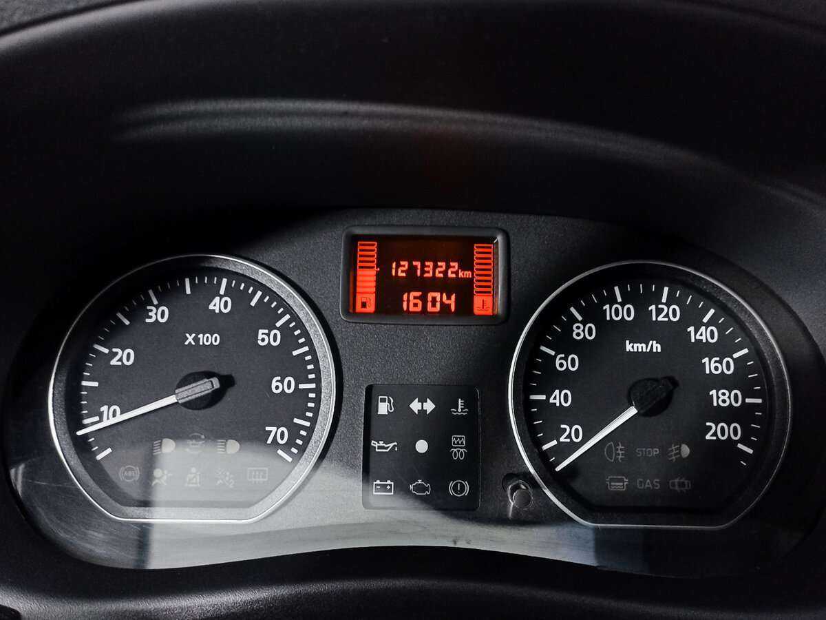 Renault Sandero с пробегом — 2013 год. Фото: #8