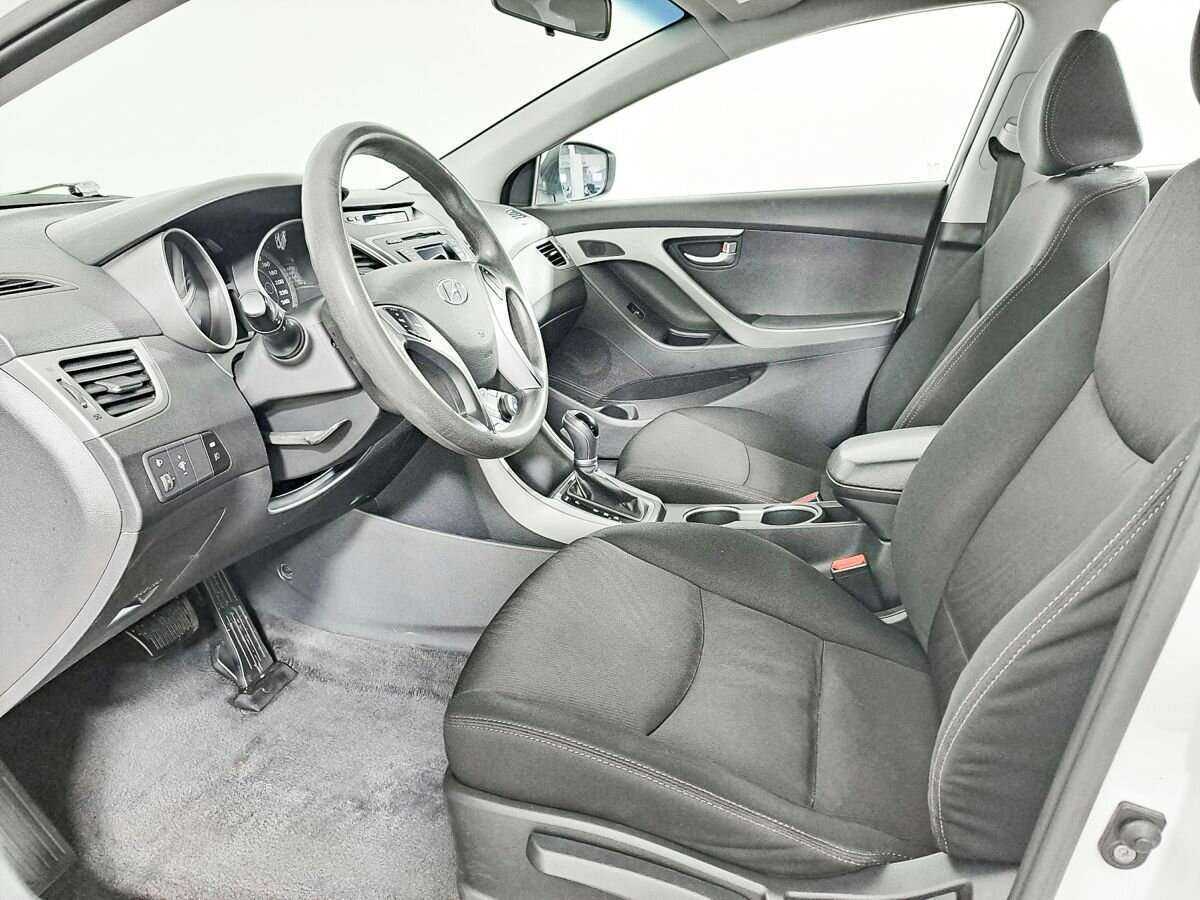 Hyundai Elantra с пробегом — 2015 год. Фото: #13