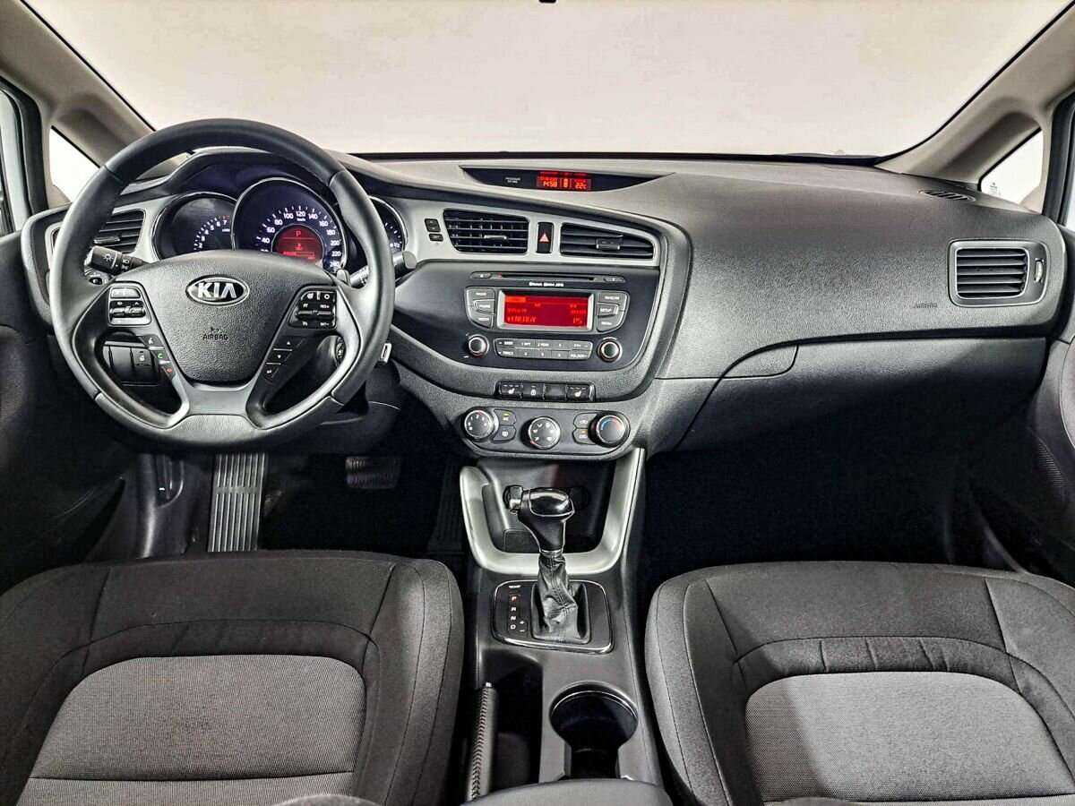 Kia Ceed с пробегом — 2013 год. Фото: #9