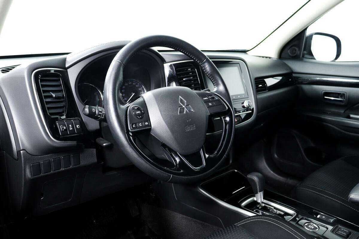 Mitsubishi Outlander с пробегом — 2022 год. Фото: #13