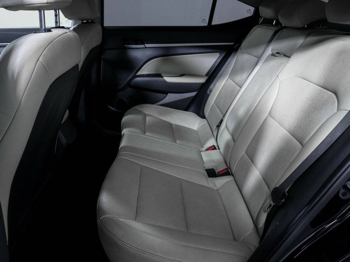 Hyundai Elantra с пробегом — 2016 год. Фото: #7