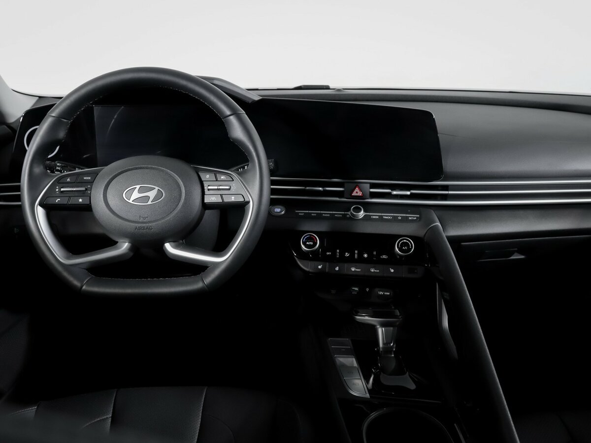 Hyundai Elantra с пробегом — 2023 год. Фото: #9