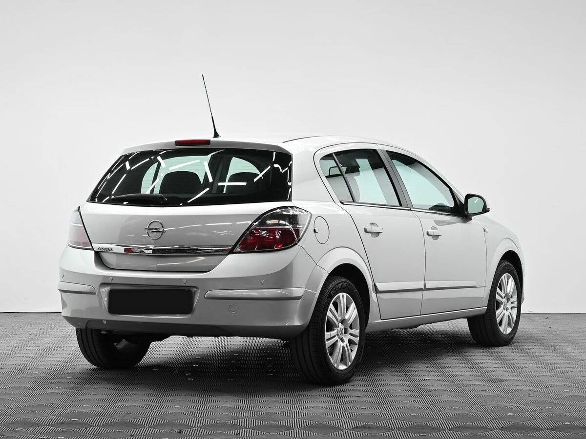 Opel Astra с пробегом — 2012 год. Фото: #3