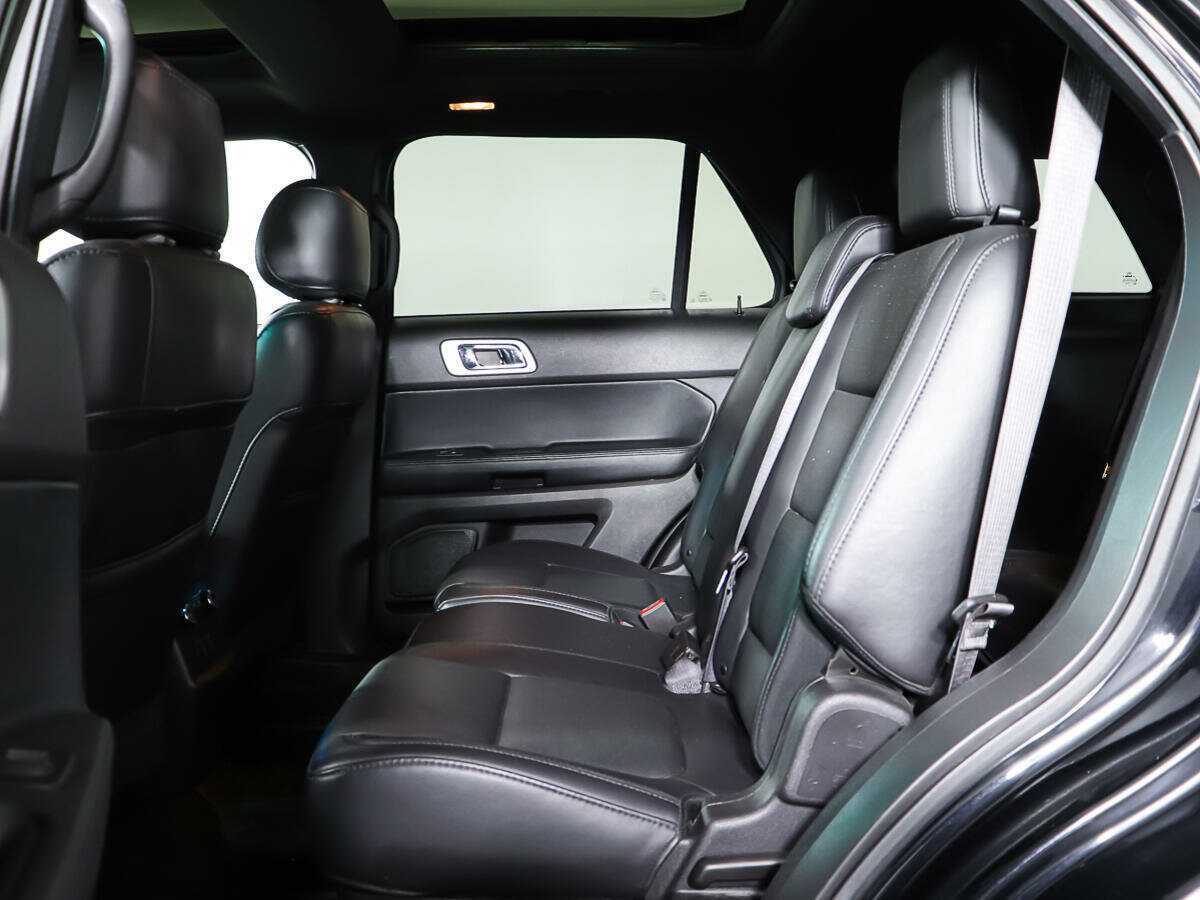 Ford Explorer с пробегом — 2015 год. Фото: #9