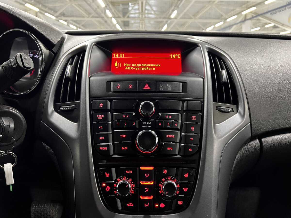 Opel Astra с пробегом — 2013 год. Фото: #14