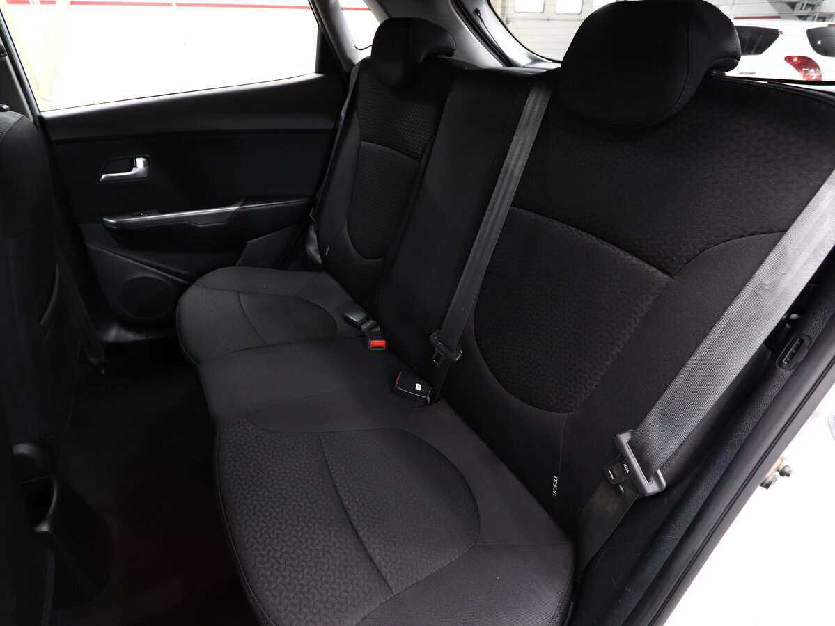 Kia Rio с пробегом — 2015 год. Фото: #9