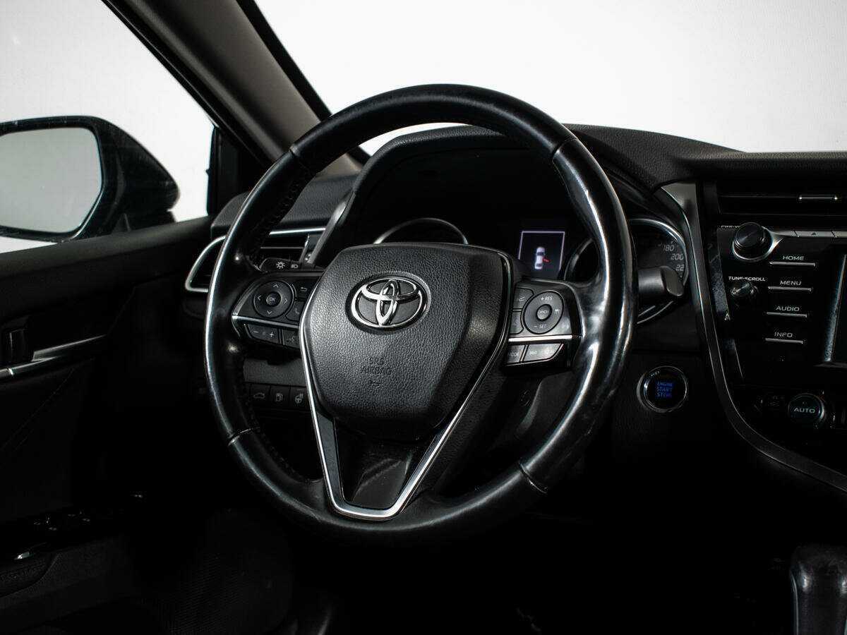 Toyota Camry с пробегом — 2018 год. Фото: #13