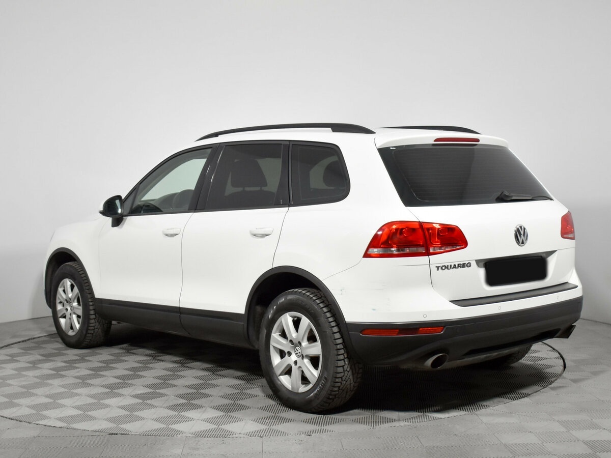 Volkswagen Touareg с пробегом — 2015 год. Фото: #6