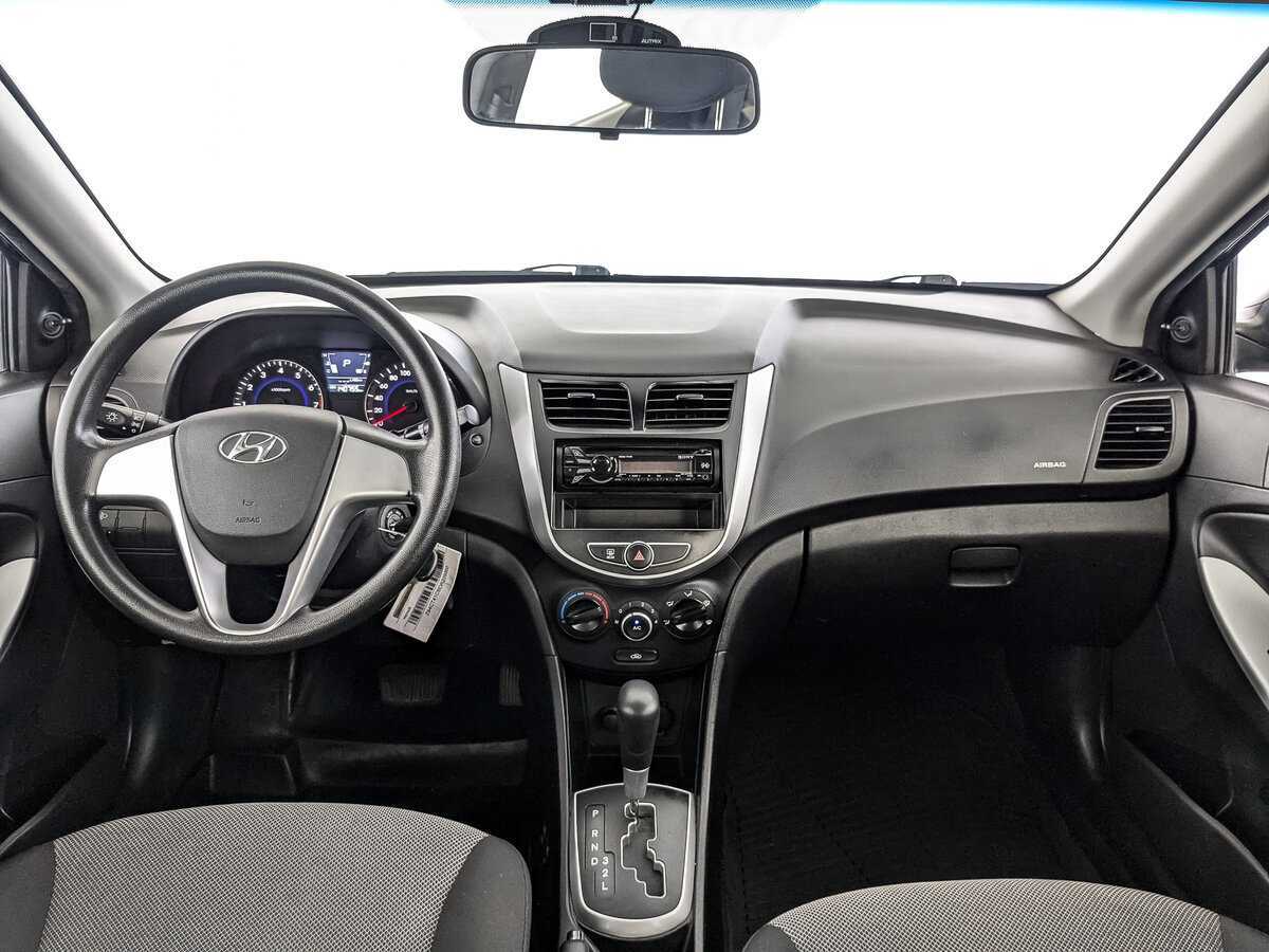Hyundai Solaris с пробегом — 2013 год. Фото: #9