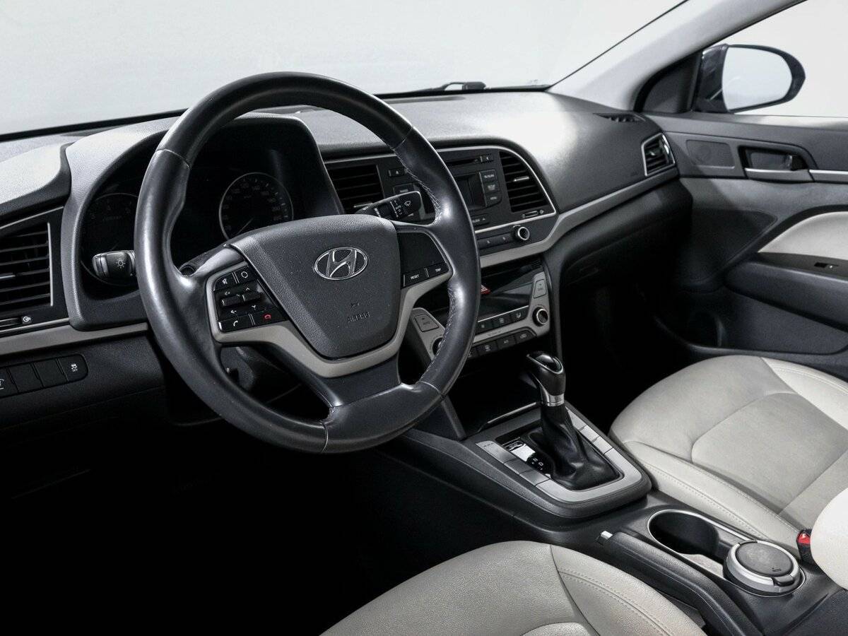 Hyundai Elantra с пробегом — 2016 год. Фото: #11