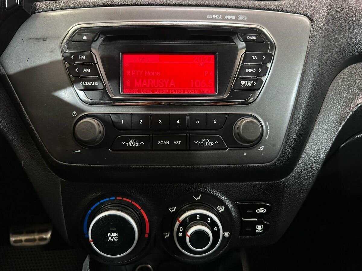 Kia Rio с пробегом — 2013 год. Фото: #12