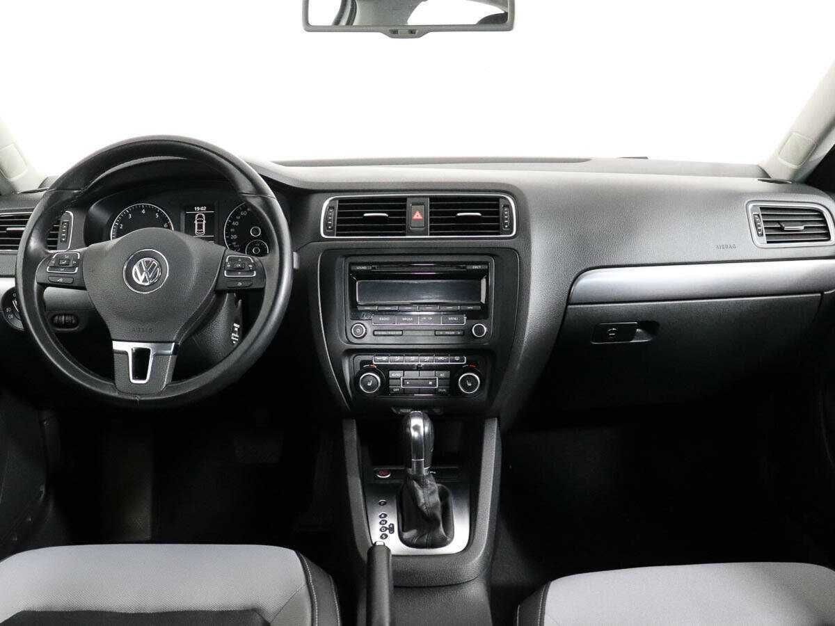 Volkswagen Jetta с пробегом — 2012 год. Фото: #12