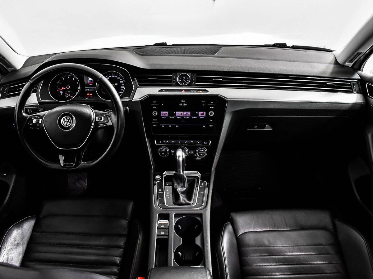 Volkswagen Passat с пробегом — 2018 год. Фото: #9