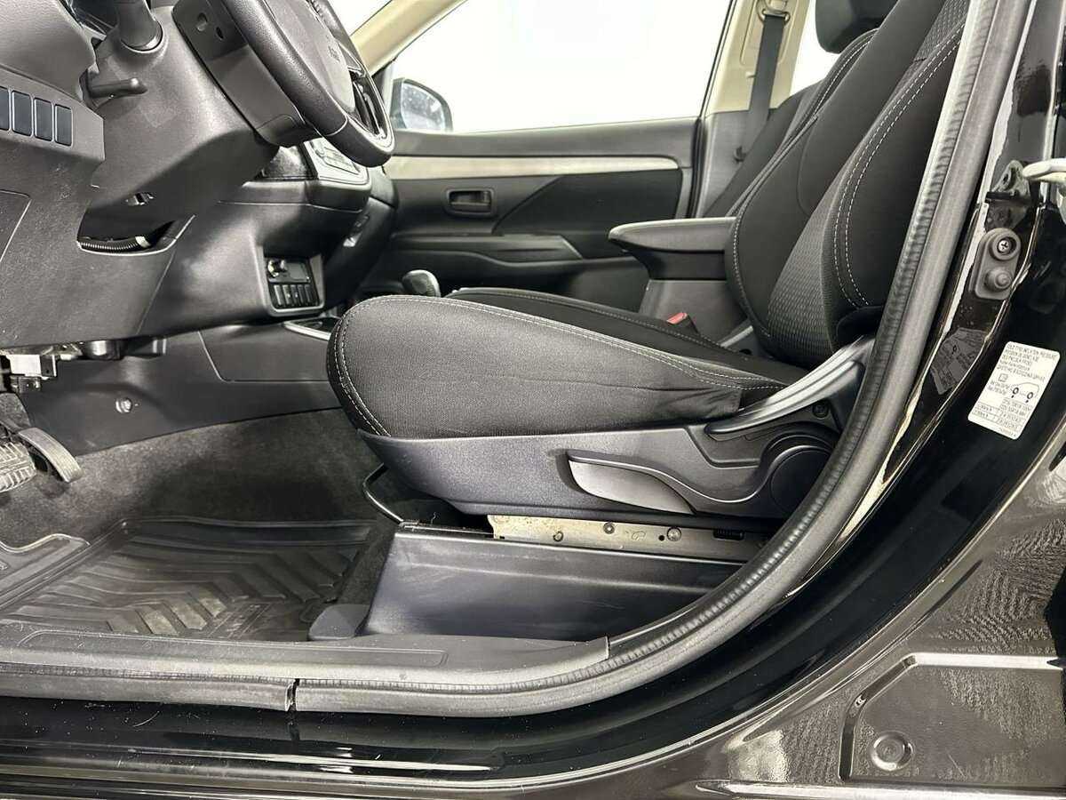 Mitsubishi Outlander с пробегом — 2017 год. Фото: #9