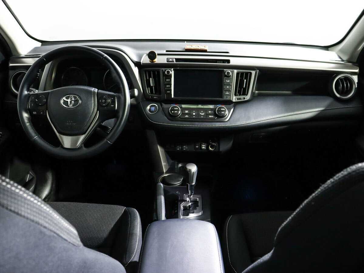 Toyota RAV4 с пробегом — 2018 год. Фото: #9