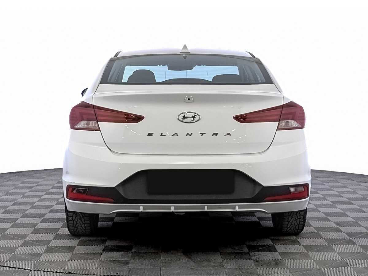 Hyundai Elantra с пробегом — 2019 год. Фото: #5