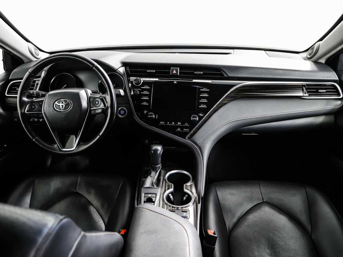 Toyota Camry с пробегом — 2018 год. Фото: #10