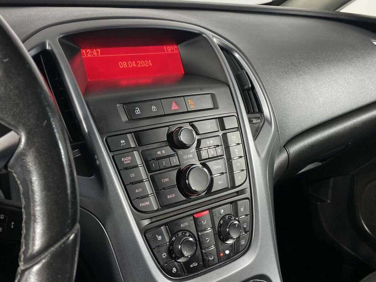 Opel Astra с пробегом — 2013 год. Фото: #14