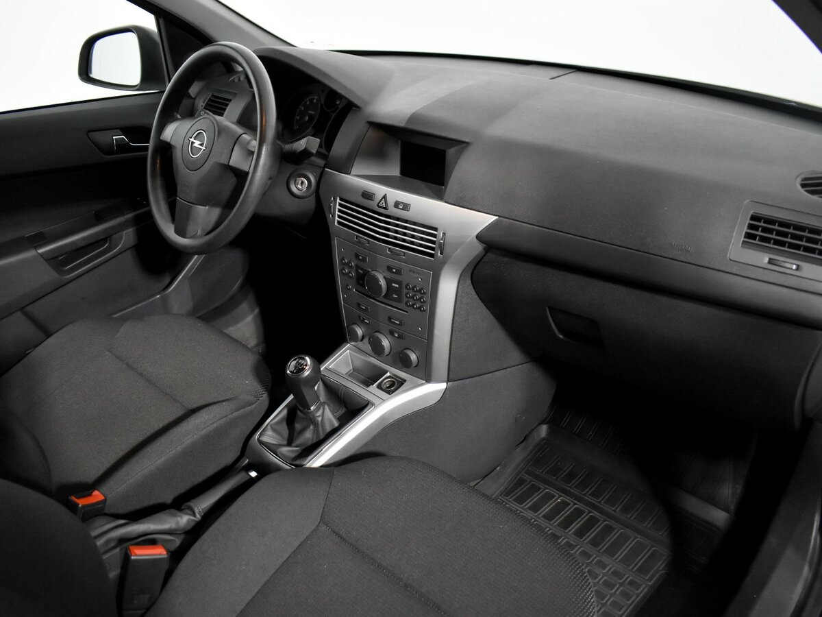 Opel Astra с пробегом — 2013 год. Фото: #11