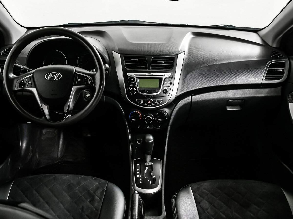 Hyundai Solaris с пробегом — 2012 год. Фото: #10