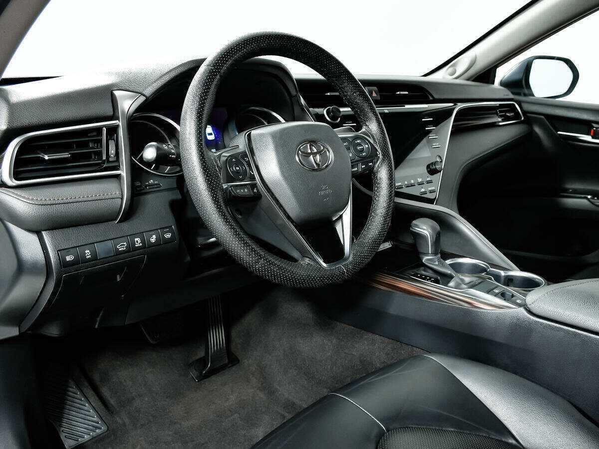 Toyota Camry с пробегом — 2019 год. Фото: #10