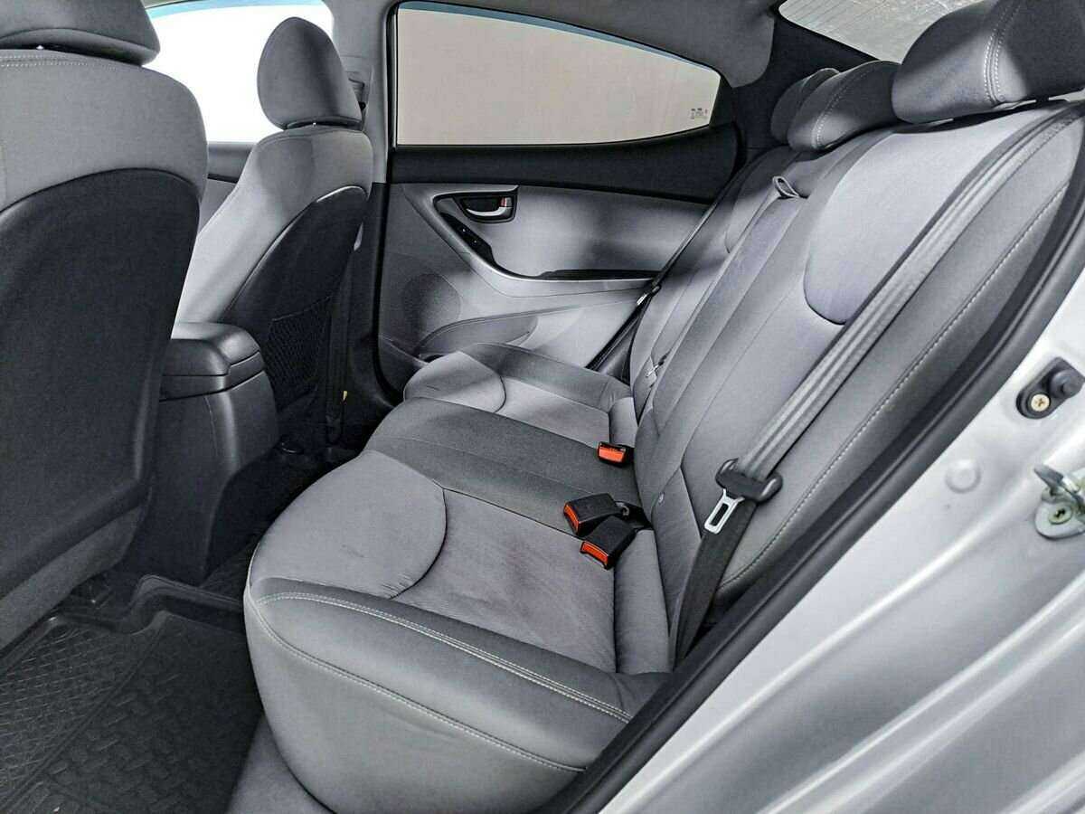 Hyundai Elantra с пробегом — 2015 год. Фото: #9