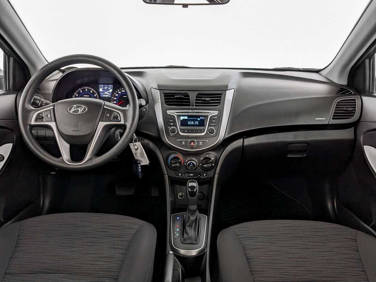 Hyundai Solaris с пробегом — 2015 год. Фото: #11