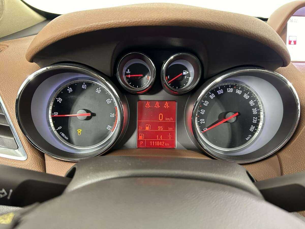 Opel Mokka с пробегом — 2013 год. Фото: #9