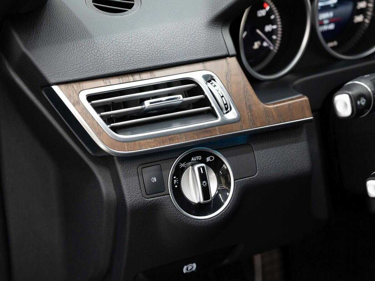 Mercedes-Benz E-Класс с пробегом — 2015 год. Фото: #18