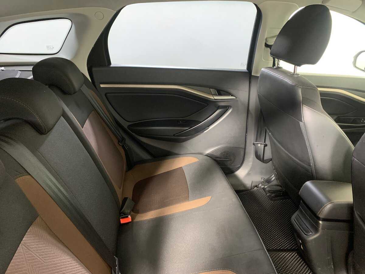 Lada (ВАЗ) Vesta с пробегом — 2019 год. Фото: #17