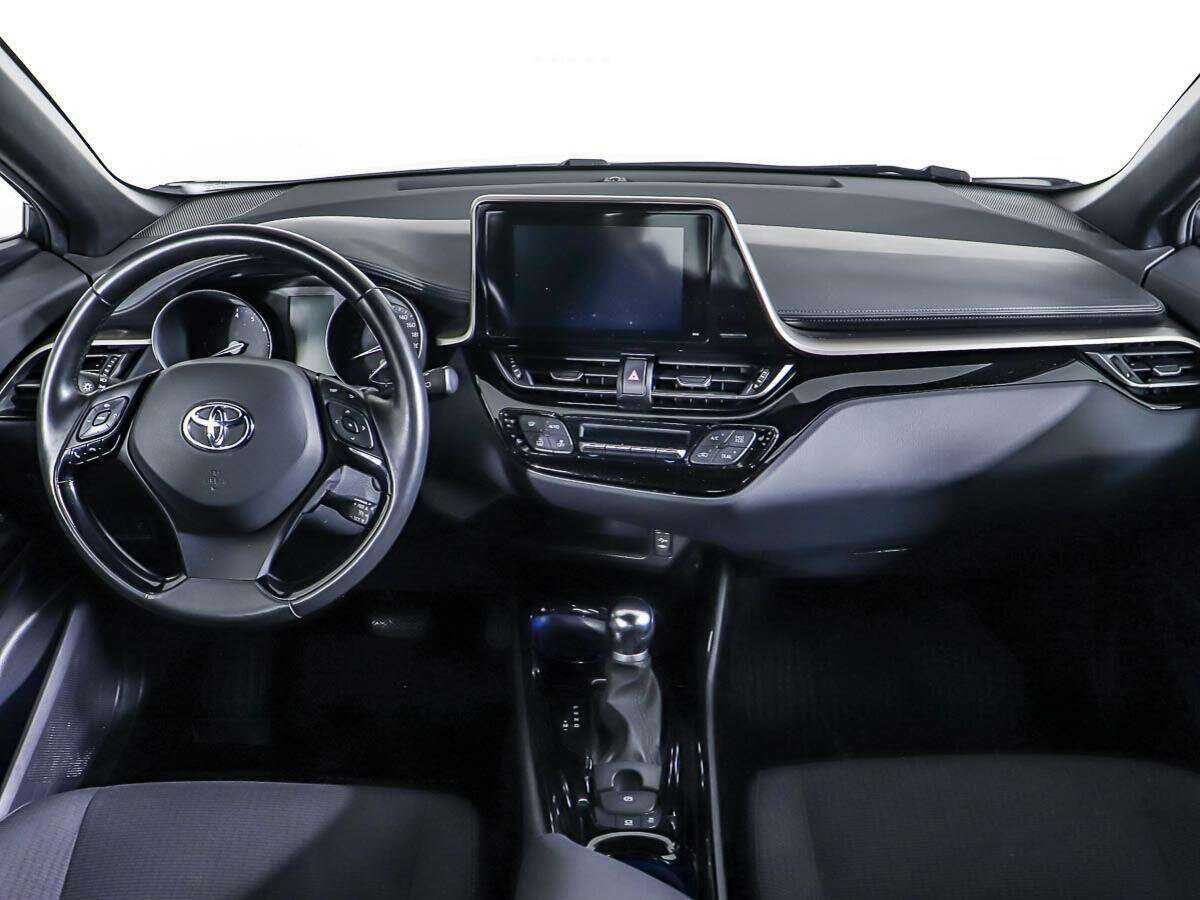 Toyota C-HR с пробегом — 2019 год. Фото: #10
