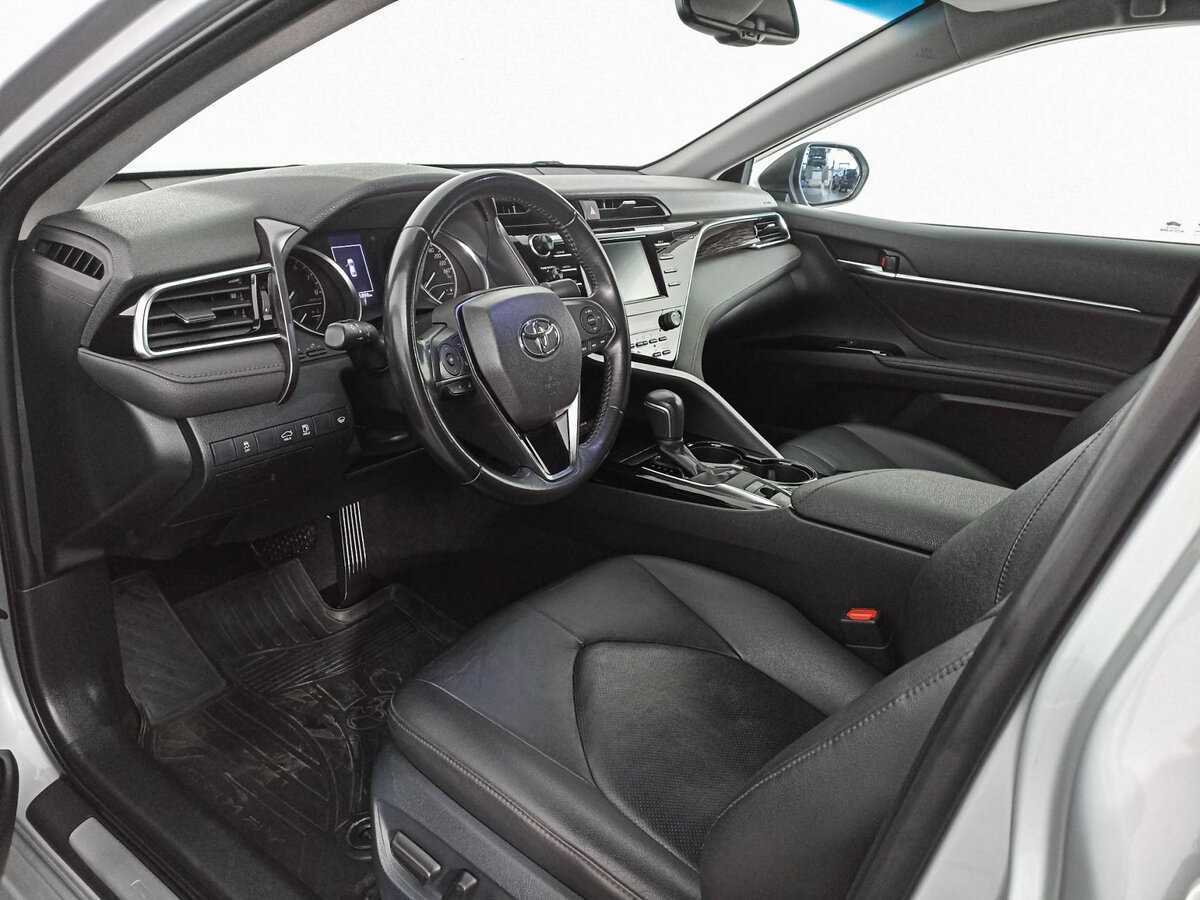 Toyota Camry с пробегом — 2019 год. Фото: #9