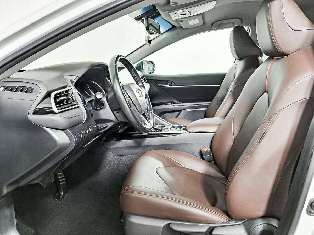 Toyota Camry с пробегом — 2019 год. Фото: #13