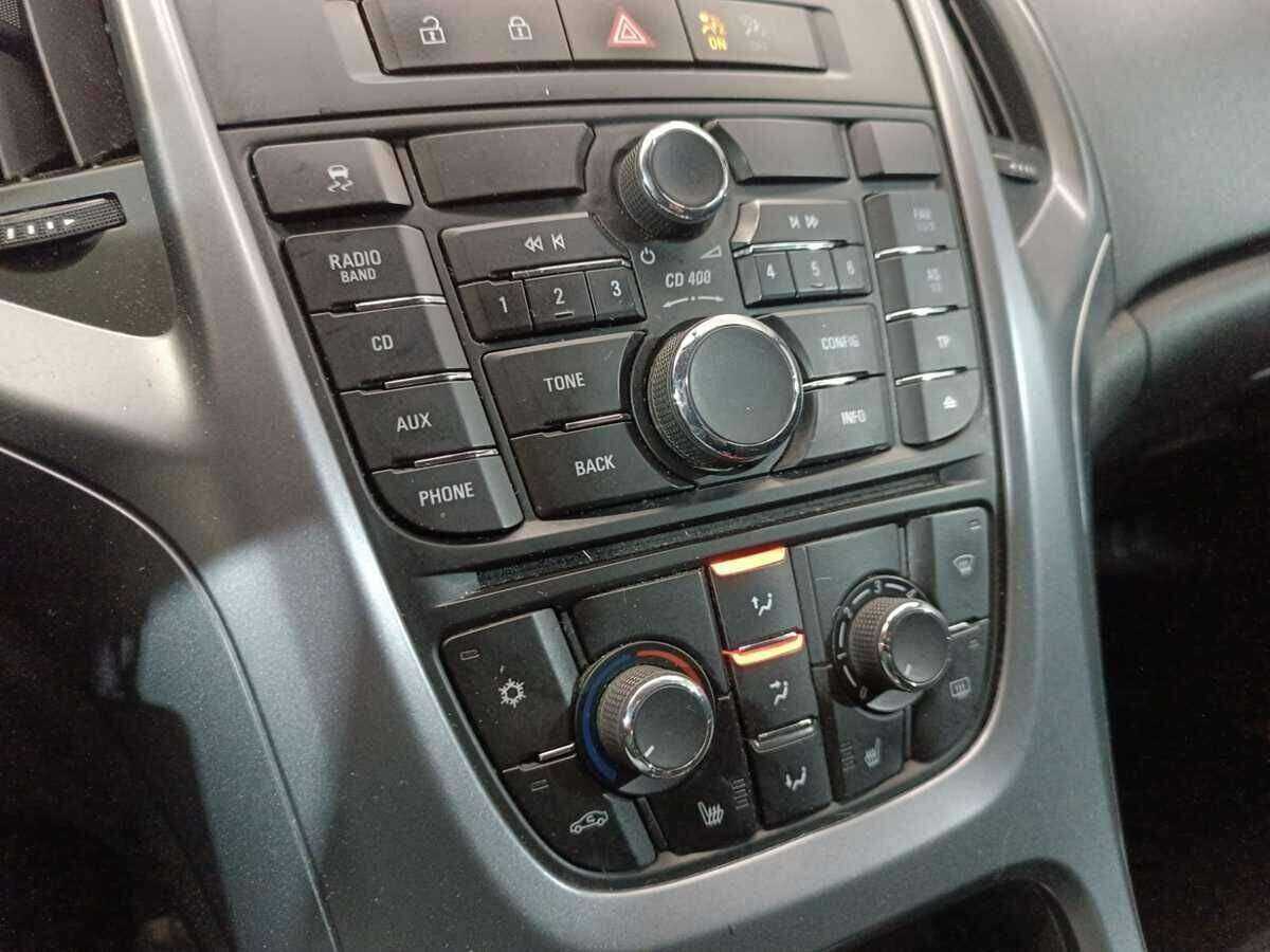 Opel Astra с пробегом — 2013 год. Фото: #13