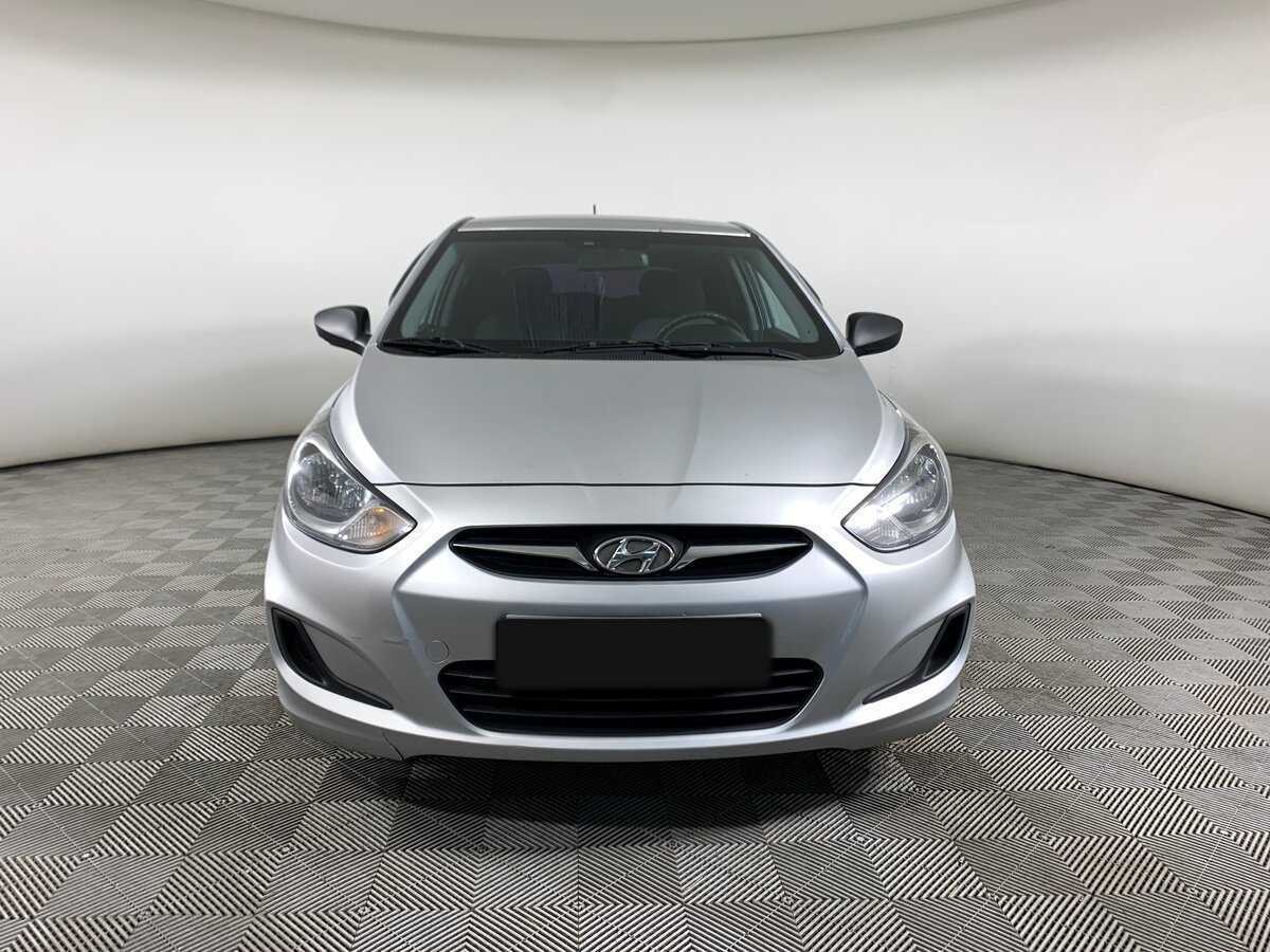 Hyundai Solaris с пробегом — 2013 год. Фото: #1