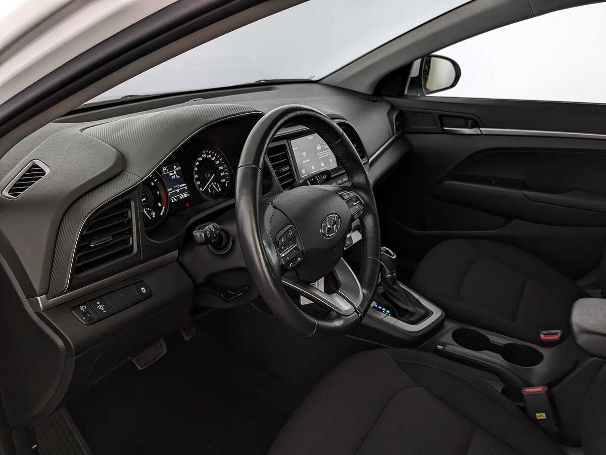 Hyundai Elantra с пробегом — 2019 год. Фото: #14