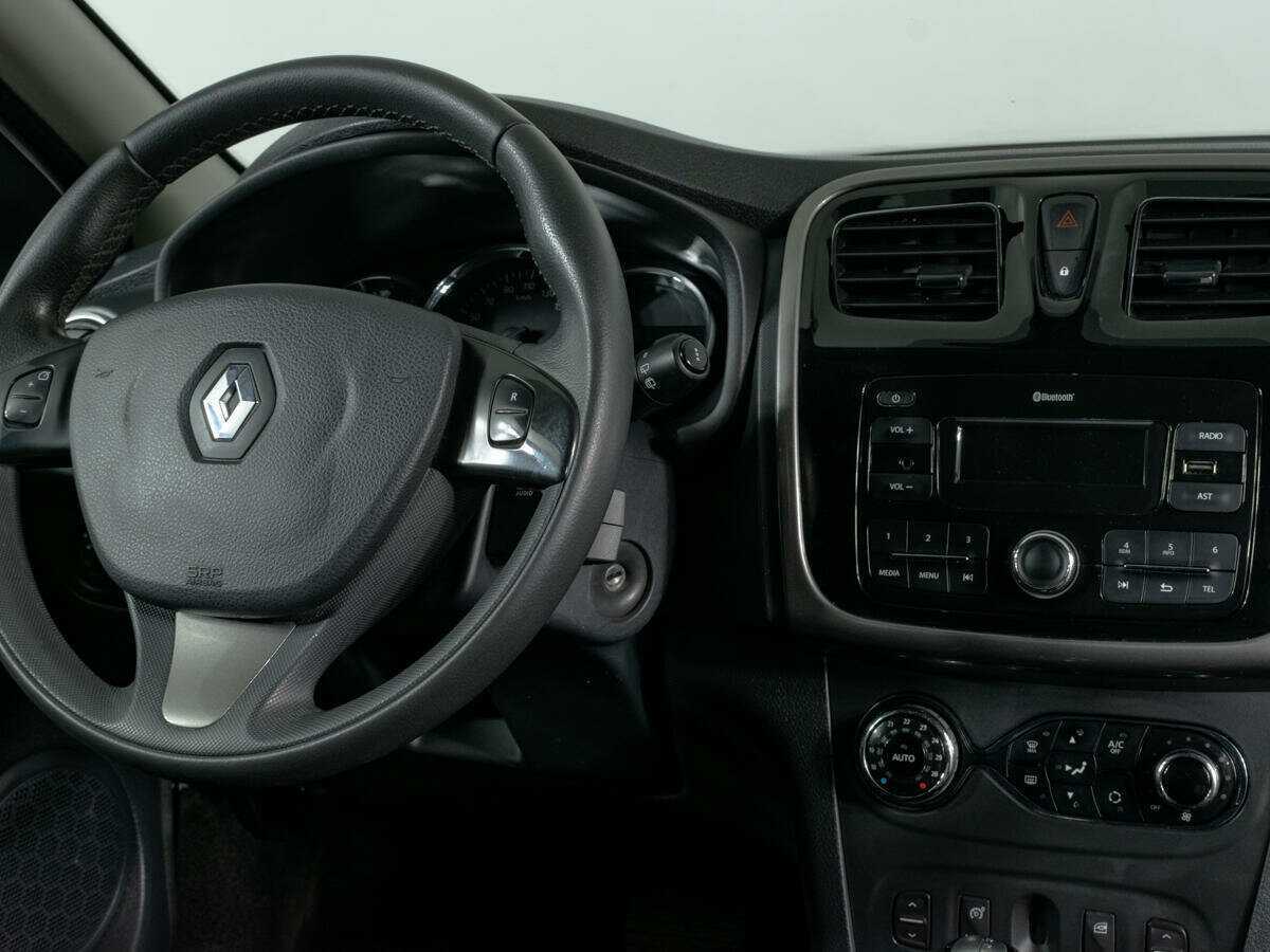 Renault Sandero с пробегом — 2017 год. Фото: #10