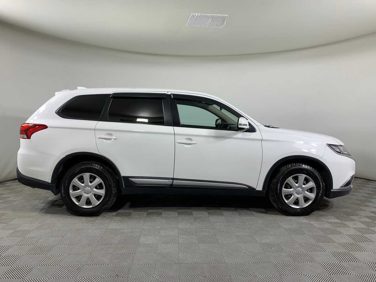 Mitsubishi Outlander с пробегом — 2017 год. Фото: #3