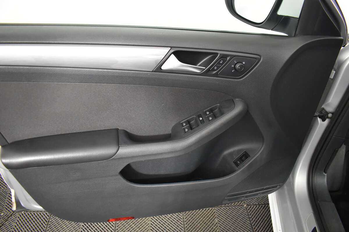 Volkswagen Jetta с пробегом — 2016 год. Фото: #12