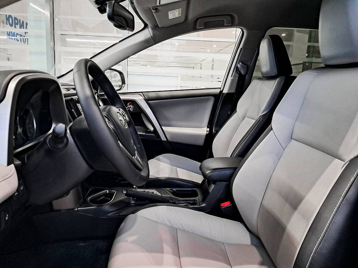 Toyota RAV4 с пробегом — 2016 год. Фото: #15