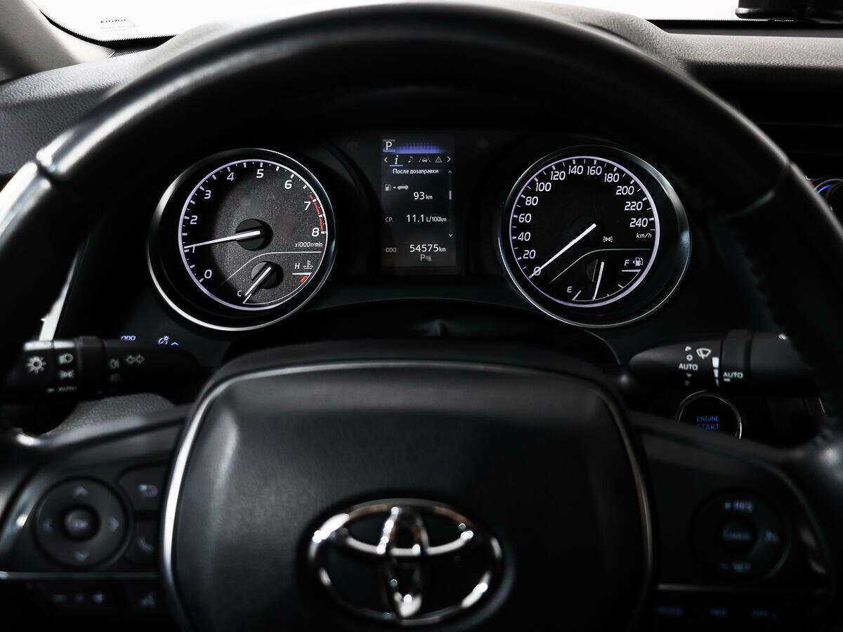 Toyota Camry с пробегом — 2020 год. Фото: #11