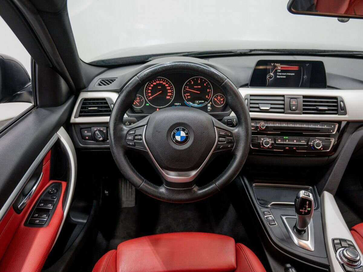 BMW 3 серии с пробегом — 2015 год. Фото: #8