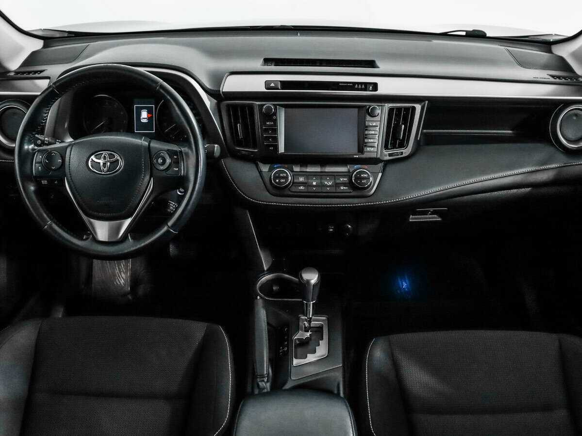 Toyota RAV4 с пробегом — 2017 год. Фото: #11
