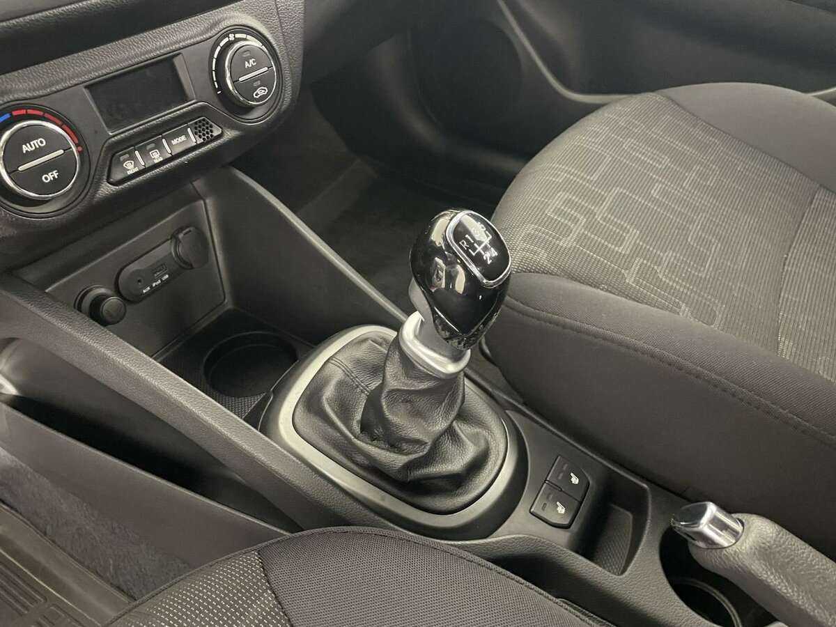 Kia Rio с пробегом — 2013 год. Фото: #12
