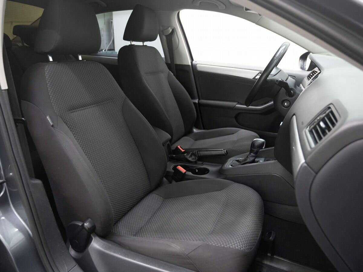 Volkswagen Jetta с пробегом — 2012 год. Фото: #10